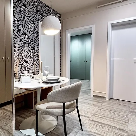 Sky Heaven Airport 2 Bedroom - Parking