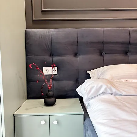 Sky Heaven Airport 2 Bedroom - Parking * Kluž