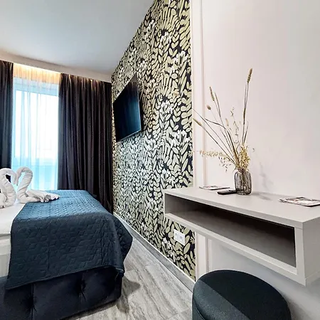 Sky Heaven Airport 2 Bedroom - Parking