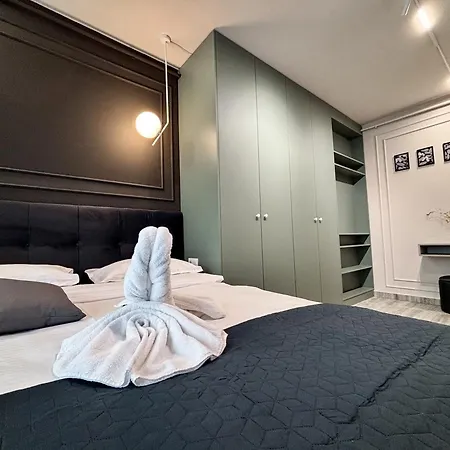 Sky Heaven Airport 2 Bdr Apartment - Free Parking *