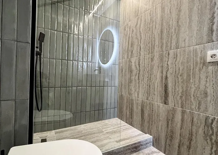 Sky Heaven Airport 2 Bdr Apartment - Free Parking Apartament