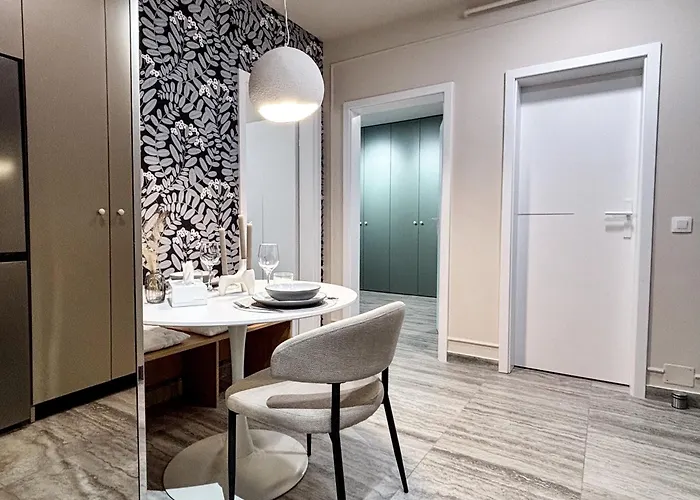 Sky Heaven Airport 2 Bdr Apartment - Free Parking