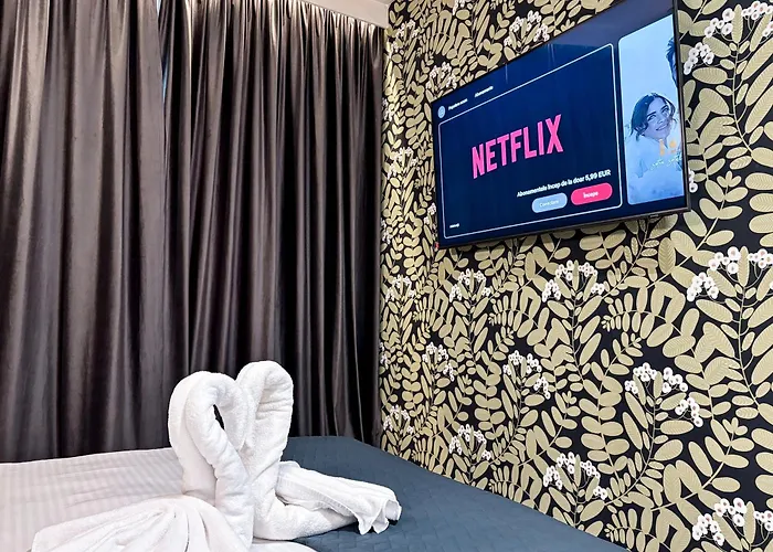 Sky Heaven Airport 2 Bdr Apartment - Free Parking Lägenhet