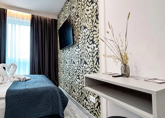 Sky Heaven Airport 2 Bdr Apartment - Free Parking