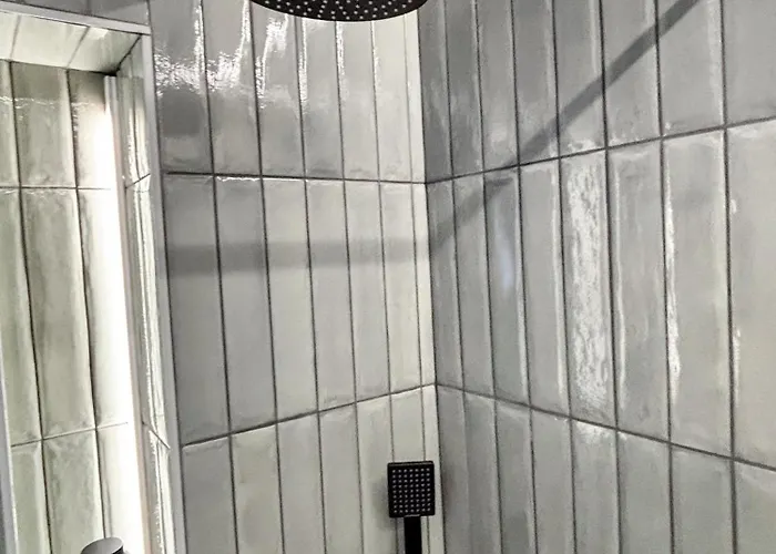 Lägenhet Sky Heaven Airport 2 Bdr Apartment - Free Parking *